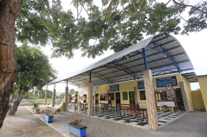 ALTERNATIF BARU: Lapak Banjarejoku berlokasi cukup strategis, tak jauh dari kantor DPRD Kota Madiun. (BAGAS BIMANTARA/JAWA POS RADAR MADIUN)
