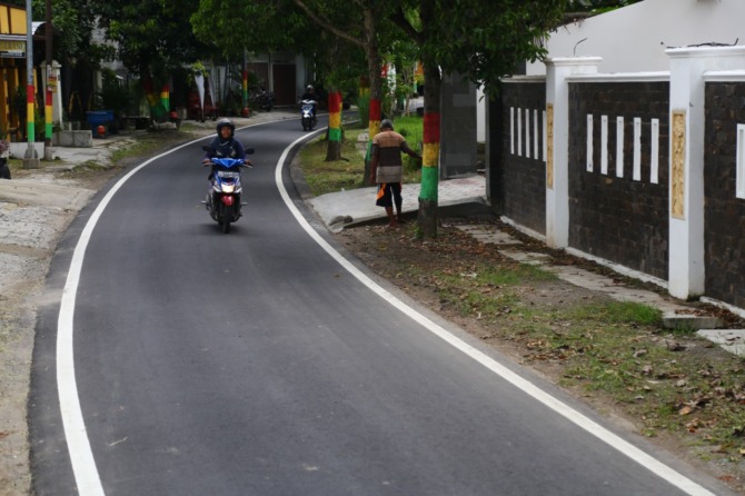 MULUS: Jalan Sendang Gayam, Kartoharjo, salah satu ruas jalan yang menjadi sasaran pengaspalan DPUPR Kota Madiun. (BAGAS BIMANTARA/JAWA POS RADAR MADIUN)