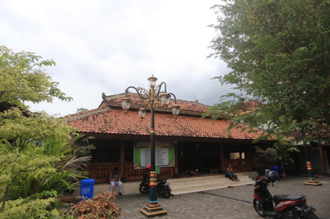 WISATA RELIGI: Masjid Kuncen menjadi salah satu destinasi wisata religi di Kota Madiun. (BAGAS BIMANTARA/JAWA POS RADAR MADIUN)