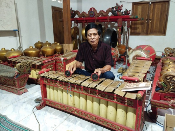 MUSIK TRADISIONAL: Pelestarian gamelan di Kelurahan Ngegong, Kecamatan Manguharjo, terus berjalan hingga kini. (ABRIANTO WIBOWO/JAWA POS RADAR MADIUN)