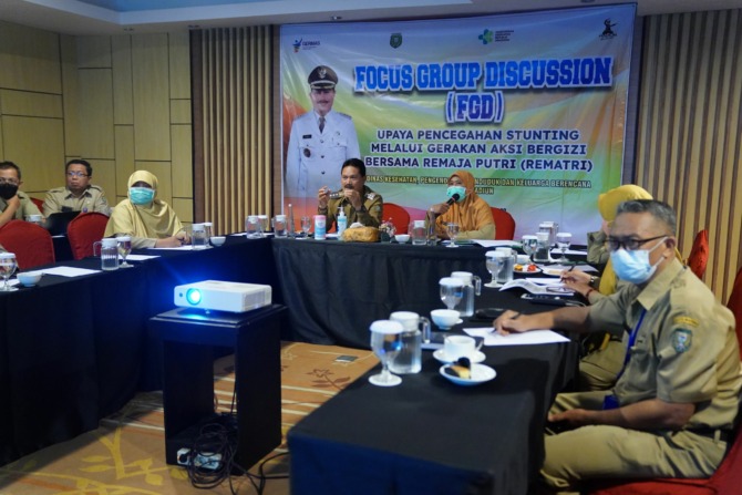 DISKUSI: Wali Kota Madiun Maidi memimpin FGD penanganan stunting. (DISKOMINFO FOR RADAR MADIUN)