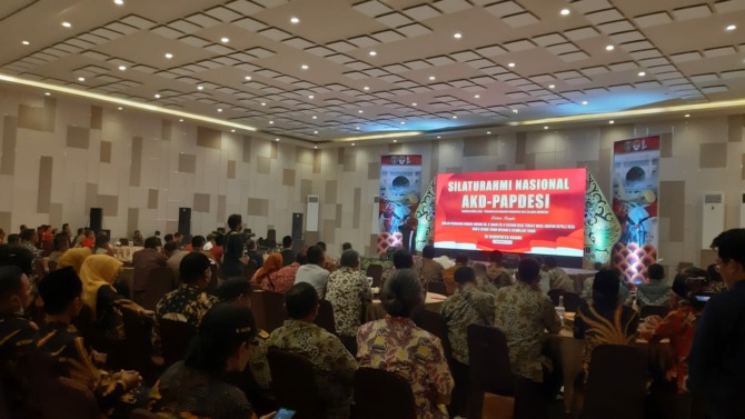 BAHAS PERUBAHAN MASA JABATAN: Perwakilan AKD dan Papdesi sejumlah daerah dan provinsi bertemu di Ngawi, Minggu (6/11). (ISTIMEWA)