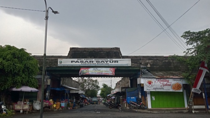 PASAR TRADISIONAL: Pemkab cuma bisa mengharapkan kucuran dana dari pusat untuk merevitalisasi PSM. (NUR CAHYONO/JAWA POS RADAR MAGETAN)