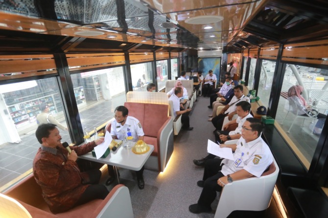 MONEV: Wali Kota Madiun Maidi memimpin rapat FGD persiapan peresmian BCC kemarin (7/12). (BAGAS BIMANTARA/JAWA POS RADAR MADIUN)