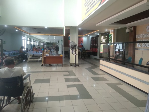 DIRAWAT: Pasien stroke mendominasi ruang ruwat inap RSUD dr Soedono Madiun. (RAHMA DWI LESTARI/JAWA POS RADAR MADIUN)