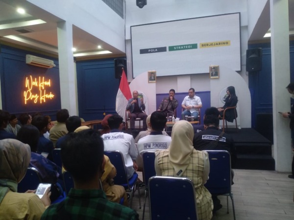 TALKSHOW: Suasana diskusi seputar tren bisnis 2023, Selasa (27/12). (RAHMA DWI LESTARI/JAWA POS RADAR MADIUN)
