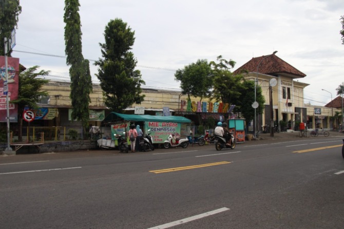 BAKAL DIBANGUN ULANG: Pasar Beran nantinya bertambah besar setelah menerima tambahan lahan dari rumah dinas wakil bupati. (ASEP SYAEFUL BACHRI/JAWA POS RADAR NGAWI)