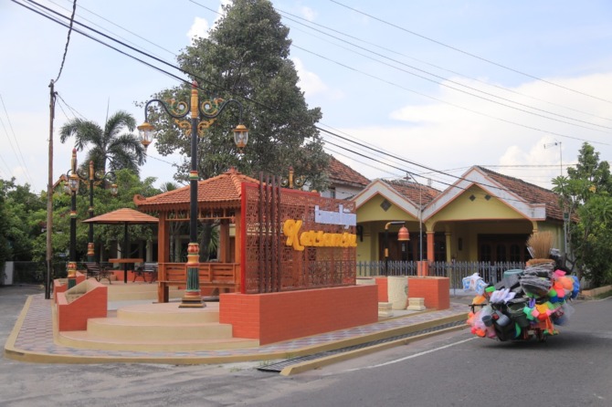 ASRI: RTH Karsamsu menjadi tempat rekreasi favorit bagi warga Klegen. (BAGAS BIMANTARA/JAWA POS RADAR MADIUN)