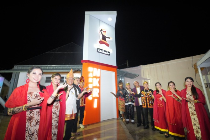 SIMBOL KERUKUNAN: Warung NKRI di Pahlawan Business Center telah diresmikan Wali Kota Madiun Maidi pada Kamis malam (22/12). (BAGAS BIMANTARA/JAWA POS RADAR MADIUN)