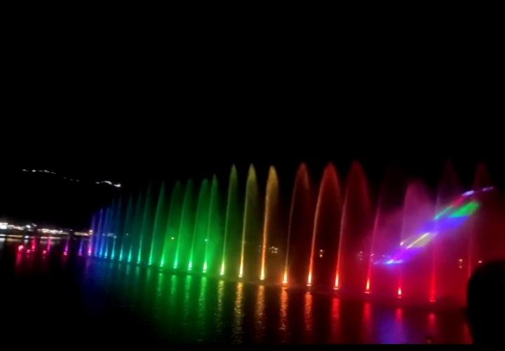WATER FOUNTAIN: Kenaikan PAD Telaga Ngebel sepadan dengan HTM dan penambahan fasilitas baru. (AJI PUTRA/JAWA POS RADAR PONOROGO)