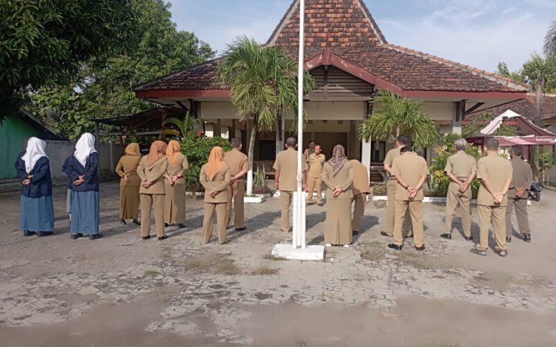 APEL: Pegawai apel di Kantor Kecamatan Pitu. (ISTIMEWA)