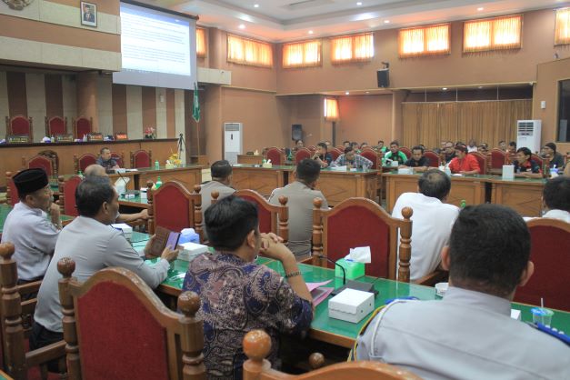 MEDIASI:  DPRD Ponorogo memfasilitasi pertemuan antara ojol dan opang, kemarin (9/1). (AJI PUTRA/JAWA POS RADAR PONOROGO)