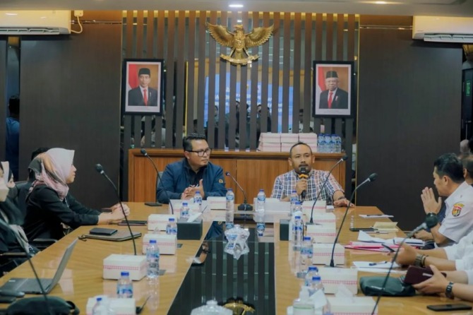 SEPAKAT KERJA SAMA: Bupati Ngawi Ony Anwar Harsono bertemu dengan direksi PT SIER membahas percepatan pembangunan kawasan industri agropolitan, Rabu (11/1). (DISKOMINFO SP UNTUK JAWA POS NGAWI)