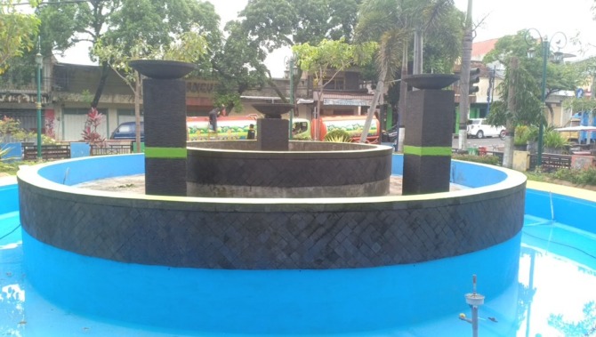 ANYAR: Kondisi air mancur di TAMPBM usai mendapat pemeliharaan akhir tahun lalu. (APRILITA SARI / JAWA POS RADAR MAGETAN)