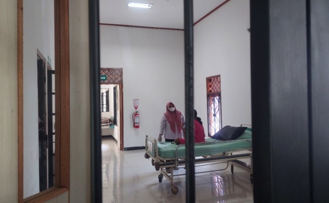 LAYANAN BARU: Ruang perawatan pasien ODGJ RSUD Caruban telah dioperasikan sejak Agustus tahun lalu. (DIAN RAHAYU/JAWA POS RADAR MADIUN)