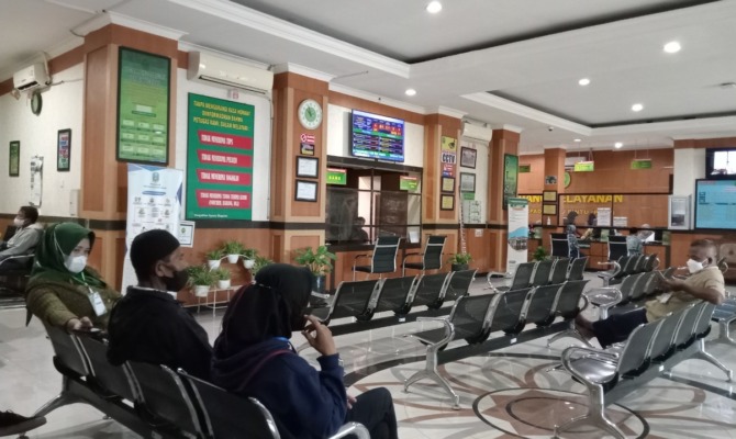 RAMAI: Jumlah pemohon perceraian mencapai ribuan di sepanjang 2022. (NUR CAHYONO/JAWA POS RADAR MAGETAN)