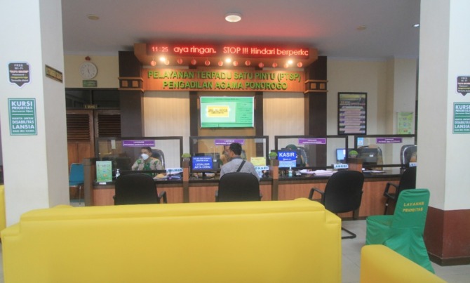 PENGADILAN AGAMA: Sepanjang 2022, kasus perceraian tertinggi di bulan Juni. (AJI PUTRA/JAWA POS RADAR PONOROGO)