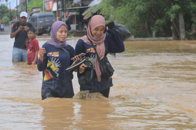 BANGKIT DARI BENCANA: Rentetan kejadian bencana alam sepanjang 2022 lalu meningkat dibanding tahun sebelumnya. (AJI PUTRA/JAWA POS RADAR PONOROGO)