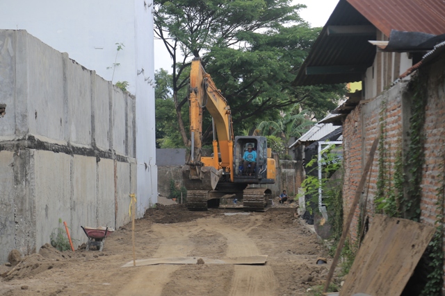 SUDAH SELESAI: Pengerjaan proyek optimalisasi dan normalisasi saluran air Kartini pada 2022 lalu. (DOKUMEN/JAWA POS RADAR MADIUN)