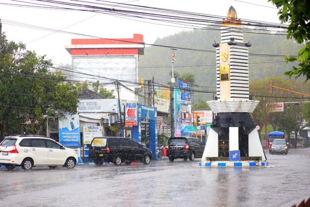CUACA EKSTREM: Sebagian wilayah Pacitan berpotensi diguyur hujan dengan intensitas tinggi dalam beberapa hari ke depan. (SUGENG DWI N./RADAR PACITAN)