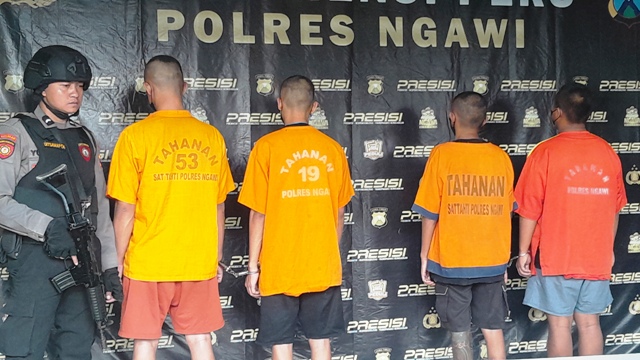 BERANTAS NARKOBA: Polres Ngawi mengamankan delapan tersangka yang kedapatan menyalahgunakan narkotika. (ASEP SYAEFUL BACHRI/JAWA POS RADAR NGAWI)