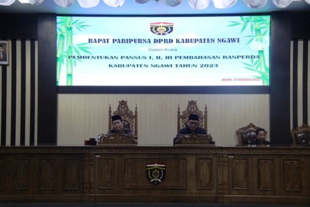 LEGISLASI: DPRD Ngawi masih hutang enam ranperda Prolegda 2022 yang belum disahkan sampai sekarang. (ASEP SYAEFUL BACHRRI/JAWA POS RADAR NGAWI)