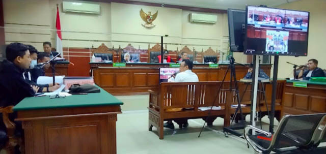 MENUNGGU HASIL : Suasana sidang lanjutan perkara tindak pidana korupsi pembangunan Pelabuhan Perikanan Pantai (PPP) Tamperan. (Istimewa)