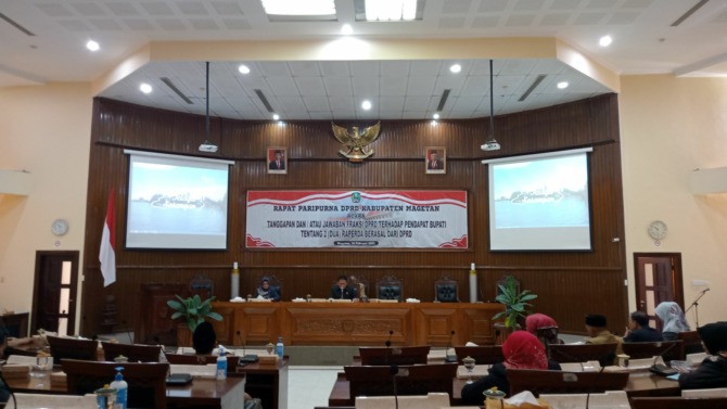PEDULI KOPERASI-USAHA MIKRO: Suasana rapat paripurna DPRD Magetan agenda mendengarkan pandangan umum fraksi atas dua raperda inisiatif kemarin. (NUR CAHYONO/JAWA POS RADAR MAGETAN)