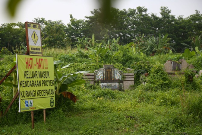 SIAPKAN LAHAN: Disperkim Kota Madiun bakal kembali memindahkan ratusan makam bongpay dalam waktu dekat. (BAGAS BIMANTARA/JAWA POS RADAR MADIUN)