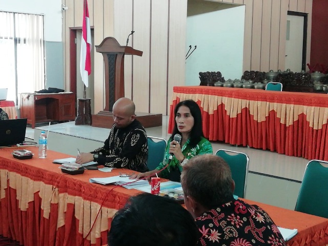 IDENTIFIKASI: Suasana forum konsultasi publik di Dinas Dikbud Kabupaten Madiun kemarin (16/3). (DENI KURNIAWAN/JAWA POS RADAR CARUBAN)