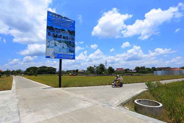 FOTO ILUSTRASI: Lokasi pembangunan Pondok Lansia di kawasan Lapak UMKM Bumi Sumendung, Klegen, Kartoharjo. (BAGAS BIMANTARA/JAWA POS RADAR MADIUN)