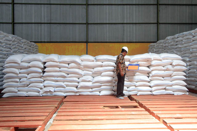 BULOG: Ponorogo mencatatkan penyerapan 30.000 ton beras di tahun lalu. Tahun ini diharapkan meningkat. (AJI PUTRA/JAWA POS RADAR PONOROGO)