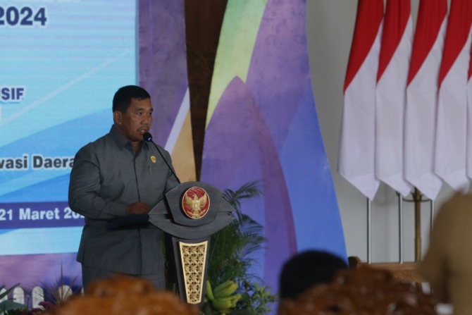 KAWAL PERENCANAAN: Wakil Ketua DPRD Kabupaten Madiun Mujono saat menyampaikan pokir dewan dalam musrenbang RKPD 2024 kemarin. (BAGUS RAHADI/JAWA POS RADAR MADIUN)