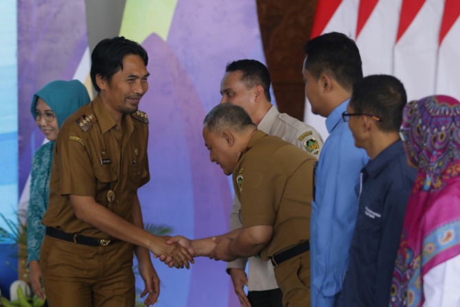 MUSYAWARAH DIMULAI: Bupati Ahmad Dawami dalam musrenbang RKPD 2024 di Pendapa Ronggo Djumeno kemarin. (BAGUS RAHADI/JAWA POS RADAR MADIUN)