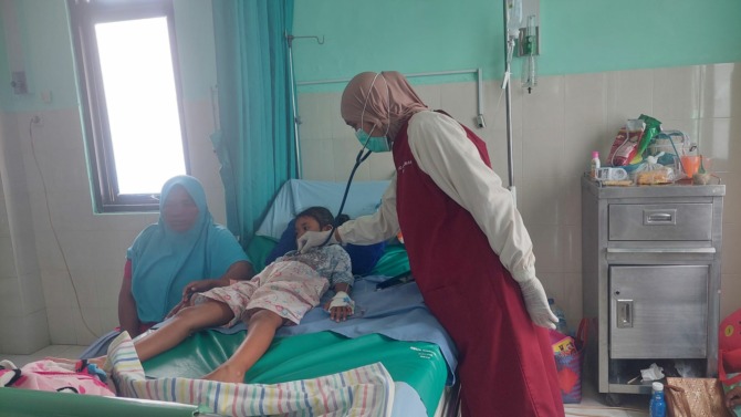 MODERN: Aktivitas pelayanan di RSUD Caruban. Rumah sakit pelat merah itu mengantongi peringkat akreditasi tipe C paripurna. (DOK/JAWA POS RADAR CARUBAN)
