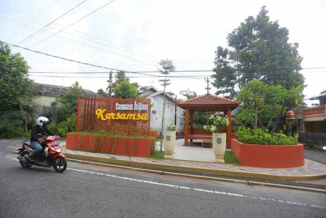 ASPEK EKOLOGI: Salah satu RTH yang dibangun tahun lalu. Tahun ini enam RTH baru akan dibangun. (BAGAS BIMANTARA/JAWA POS RADAR MADIUN)