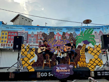 MENGHIBUR : Kegiatan live music memeriahkan acara Ngabuburit Heppiii yang digelar saat bulan Ramadan beberapa waktu lalu. (Istimewa)