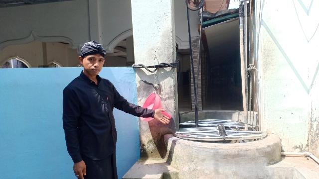 SUMUR KUNO: Banyak situs di sekitar masjid KH Abdurrohman yang masih terjaga kelestariannya. (APRILITA SARI/JAWA POS RADAR MAGETAN)