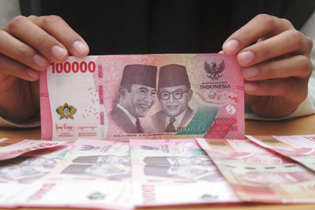 ILUSTRASI : Uang DBHCHT dialokasikan bidang kesejahteraan masyarakat, hukum, perlindungan kerja, dan kesehatan. (AJI PUTRA JAWA POS RADAR MADIUN)