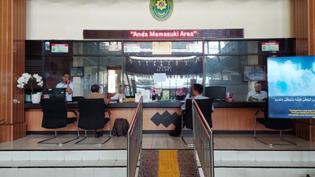 PELAYANAN: Suasana loket pelayanan di Pengadilan Agama Kabupaten Madiun. (DIAN RAHAYU/JAWA POS RADAR CARUBAN)