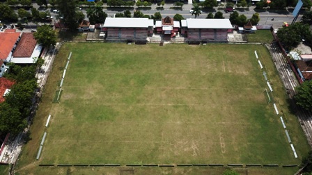 TOLERANSI: Pemkab Ngawi mengizinkan warga Muhammadiyah melaksanakan salat Id di lapangan Stadion Ketonggo. (R. BAGUS RAHADI/DOK. JAWA POS RADAR NGAWI)