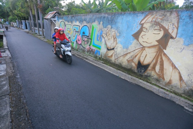 MASUK PAKET I: Proyek pemeliharaan ruas Jalan Tilam Sari, Josenan, Taman, telah selesai Sabtu (8/4) lalu. Sementara sejumlah ruas jalan lain perbaikannya  sedang berprogres. (BAGAS BIMANTARA/RADAR MADIUN)