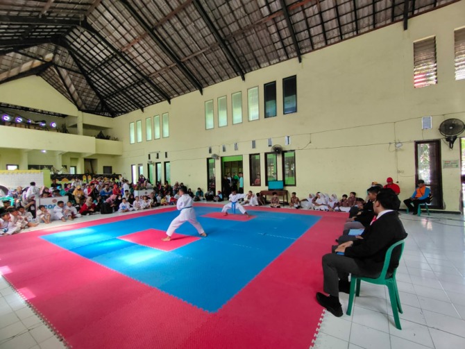 OLIMPIADE: Salah satu pertandingan bela diri di O2SN 2023 Ngawi yang digelar 22-25 Mei. (DIKBUD UNTUK JAWA POS RADAR NGAWI)