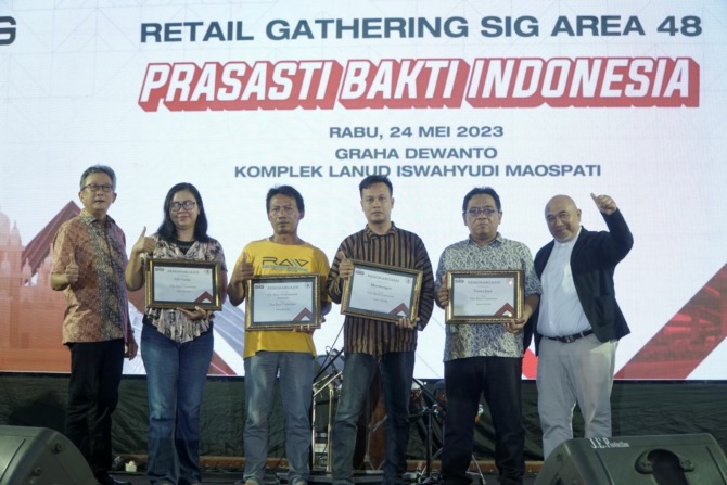 SILATURAHIM: Kemeriahan Retail Gathering pelanggan setia bersama distributor dan SIG di Graha Dewanto, Lanud Iswahjudi, Magetan. (TEGAR RUKMANA/RADAR MADIUN)