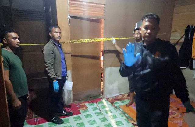 Polisi melakukan olah tempat kejadian perkara pembunuhan di Kabupaten Aceh Besar, Kamis (18/5/2023). (ANTARA/HO/Polres Aceh Besar)