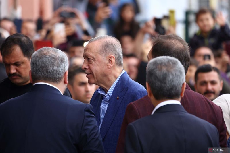 TERPILIH LAGI?: Recep Tayyip Erdogan dikabarkan hampir memenangi pemilu. (ANTARA)