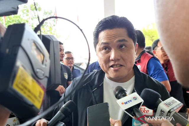 Ketua Umum PSSI Erick Thohir di Morodok Techo International Stadium, Phnom Penh, Senin (15/5/) lalu. (Bayu Kuncahyo/ANTARA)