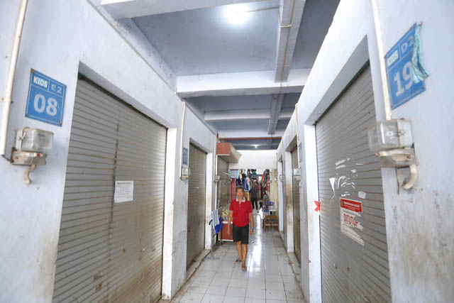 KEMBALI TERISI: Ratusan kios kosong, khususnya di lantai II PBM kembali terisi dan tersisa 30 persen kemarin (8/5). (BAGAS BIMANTARA/JAWA POS RADAR MADIUN)