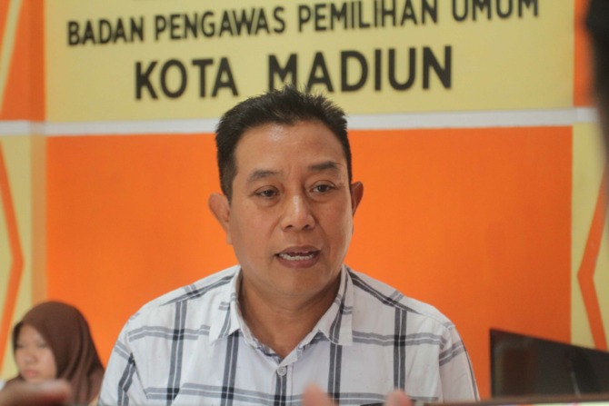 Kokok Heru Purwoko, pengamat politik yang juga mantan ketua Bawaslu Kota Madiun. (DOKUMEN RADAR MADIUN)