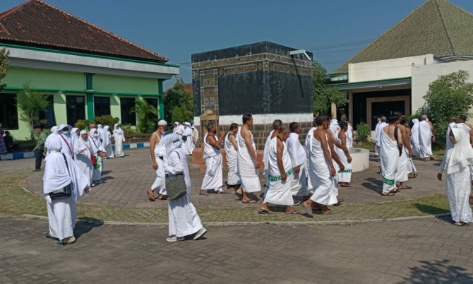 PERSIAPAN: Ratusan CJH Kabupaten Madiun saat mengikuti manasik haji beberapa waktu lalu. (KOMINFO FOR JAWA POS RADAR CARUBAN)